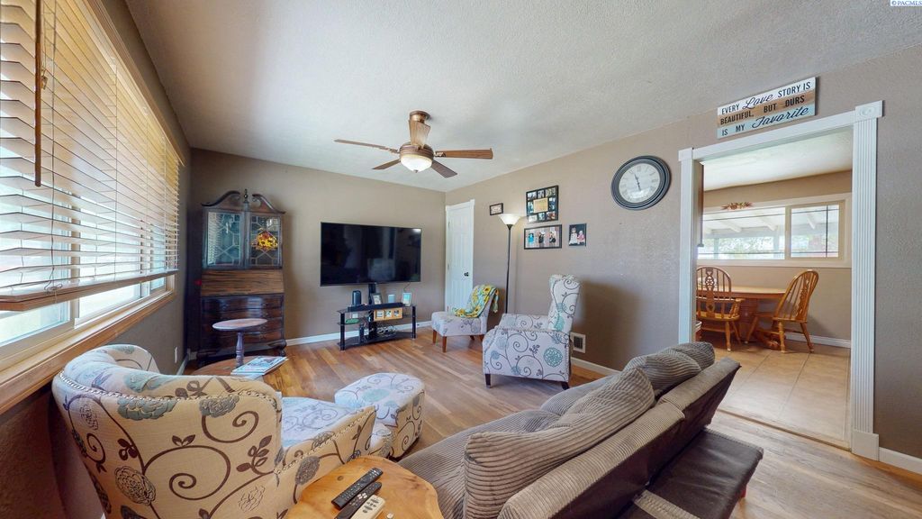 Photo of 1912 Lassen Avenue, Richland, WA 99354 (MLS # 292214)