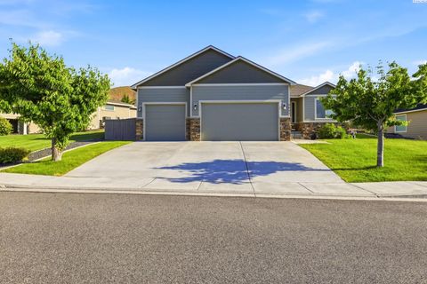 Photo of 4651 Cowlitz Blvd, Richland, WA 99352 (MLS # 293118)