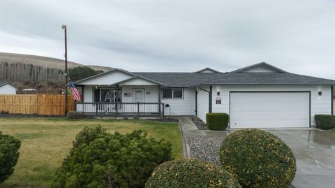 Photo of 4806 S Kent St, Kennewick, WA 99337 (MLS # 290278)