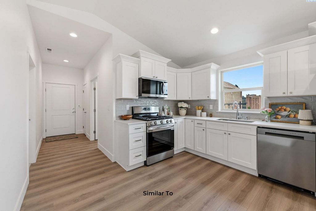 Photo of 254 N Dewberry Pl, Kennewick, WA 99336 (MLS # 291157)