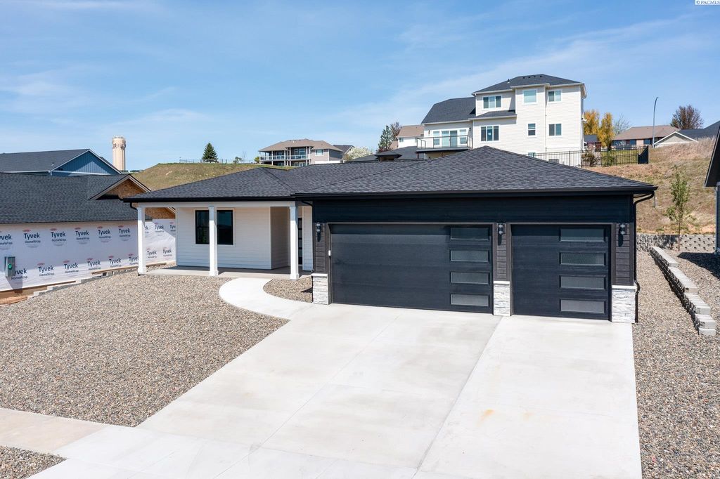 Photo of 590 SW Cayuse St, Pullman, WA 99163 (MLS # 281845)