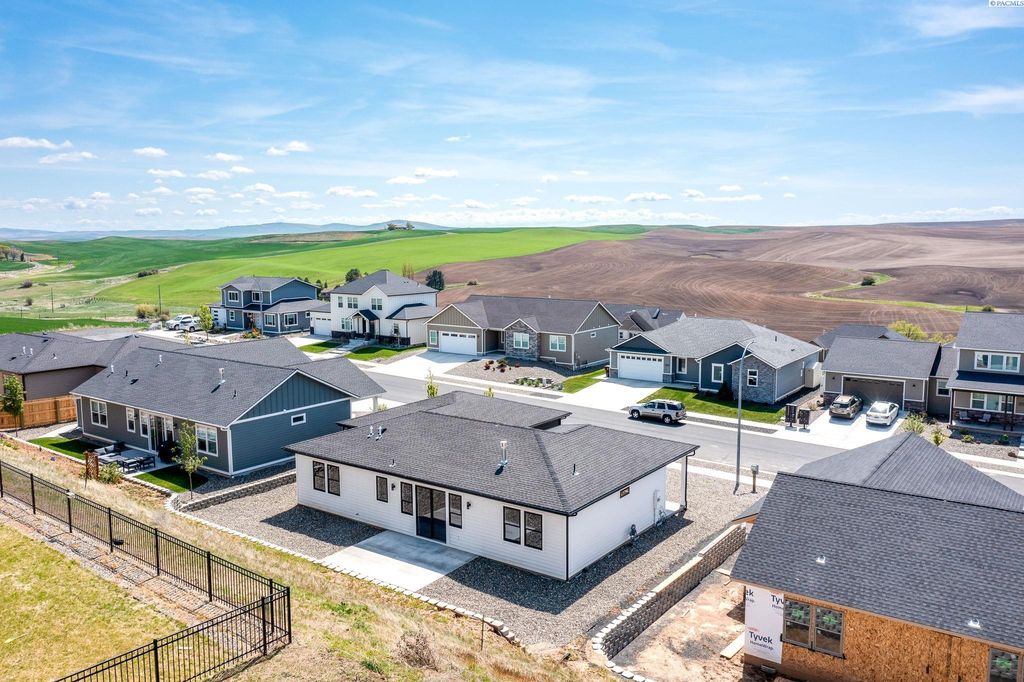 Photo of 590 SW Cayuse St, Pullman, WA 99163 (MLS # 281845)