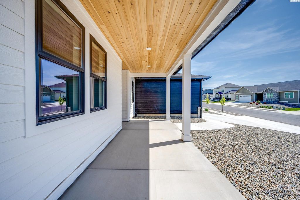 Photo of 590 SW Cayuse St, Pullman, WA 99163 (MLS # 281845)