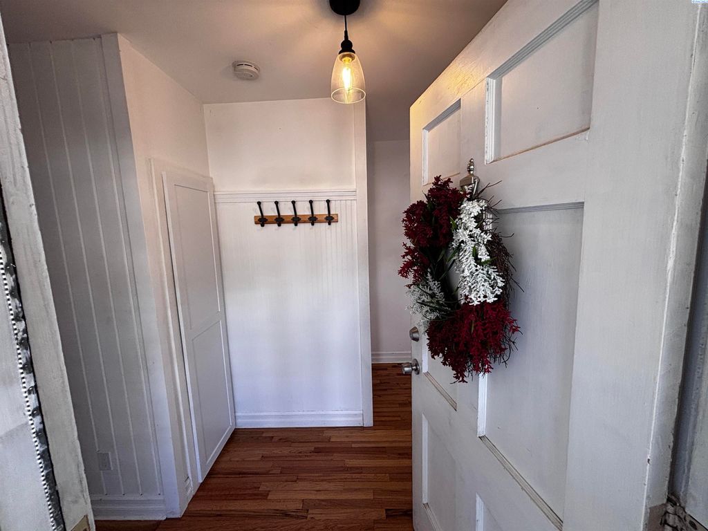 Photo of 750 NW Charlotte St, Pullman, WA 99163 (MLS # 287017)