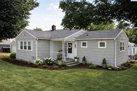 Photo of 750 NW Charlotte St, Pullman, WA 99163 (MLS # 287017)