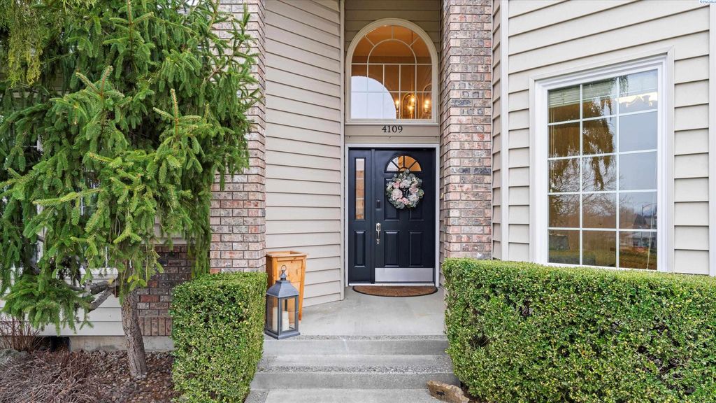 Photo of 4109 S Ledbetter Street, Kennewick, WA 99337 (MLS # 289944)