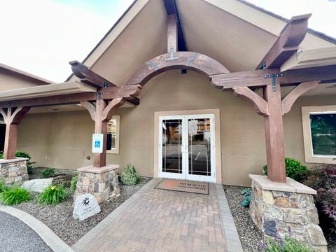 Photo of 1212 Columbia Park Trail, Richland, WA 99352 (MLS # 289801)