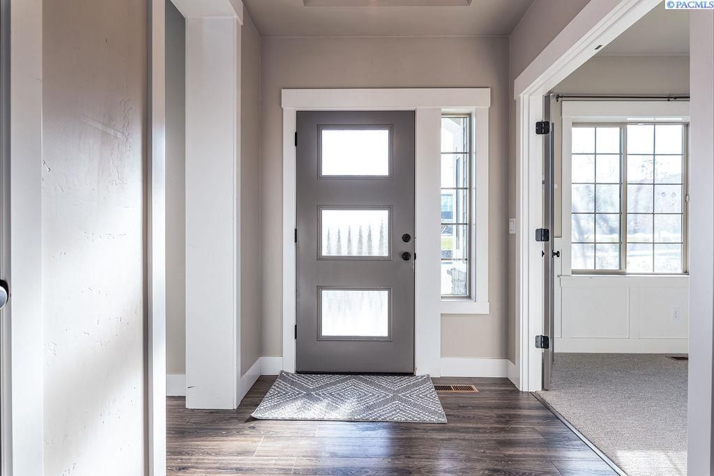 Photo of 6356 W 38th Ave, Kennewick, WA 99338 (MLS # 289367)