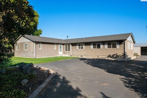 Photo of 90403 W Hess Road, Prosser, WA 99350 (MLS # 288016)