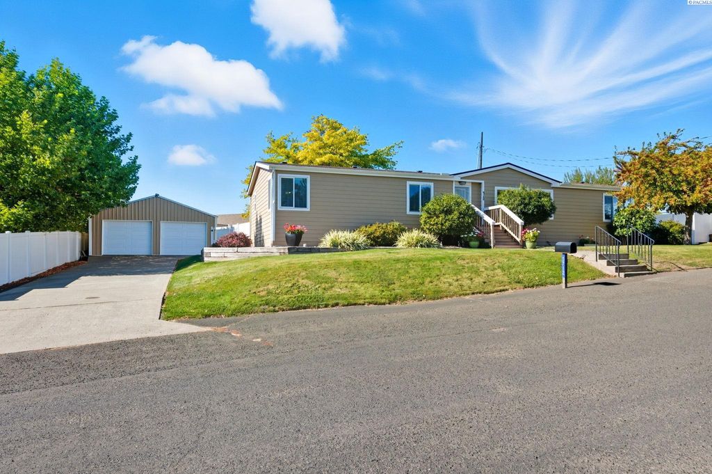 Photo of 712 S Hillcrest Drive, Colfax, WA 99111 (MLS # 288170)