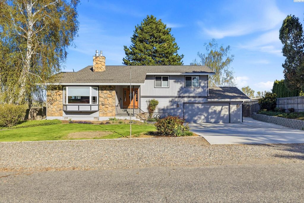 Photo of 322 E 36th Place, Kennewick, WA 99337 (MLS # 291727)