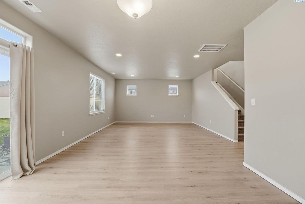 Photo of 2804 S Dawes Pl, Kennewick, WA 99336 (MLS # 289368)