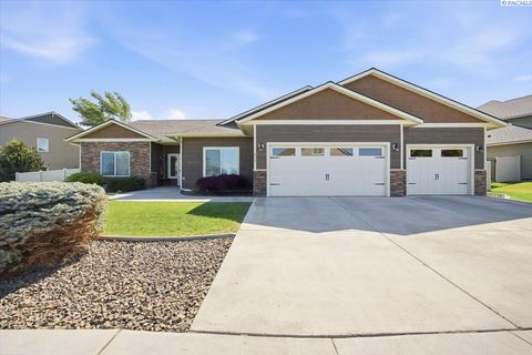 Photo of 611 Hunter St, Richland, WA 99352 (MLS # 293200)