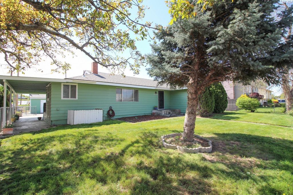 Photo of 6705 W Bonnie Avenue, Kennewick, WA 99336 (MLS # 292463)