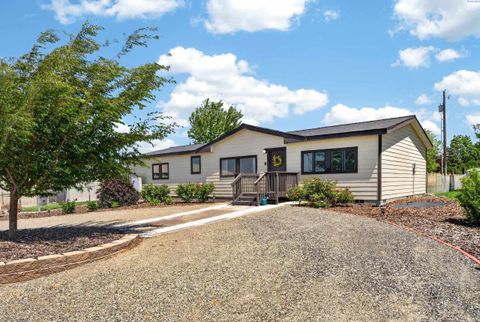 Photo of 251 Hanson Loop, Burbank, WA 99323 (MLS # 293961)