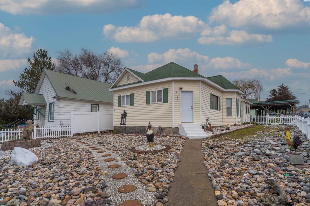 Photo of 102 W 3rd Street, Lind, WA 99341 (MLS # 291728)