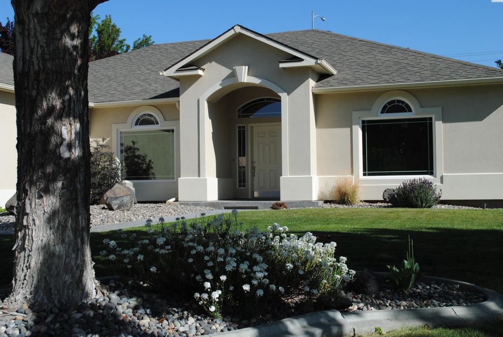 Photo of 5608 W 11th Ave, Kennewick, WA 99338 (MLS # 292595)