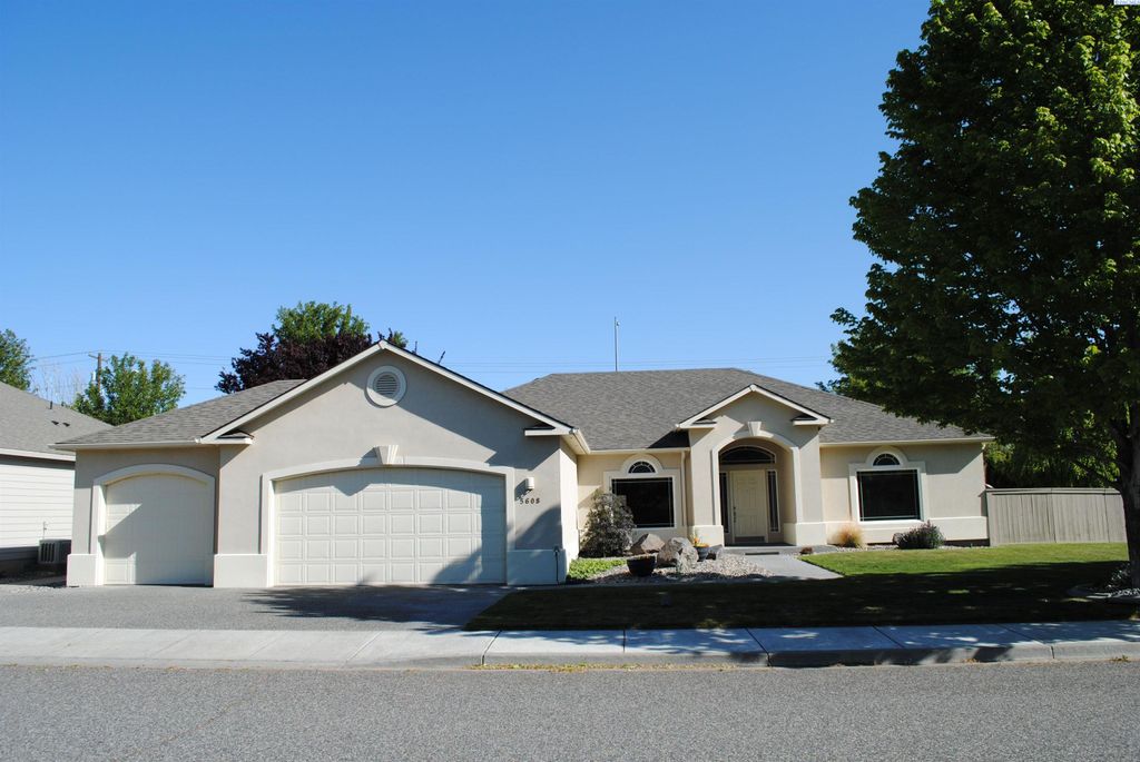 Photo of 5608 W 11th Ave, Kennewick, WA 99338 (MLS # 292595)