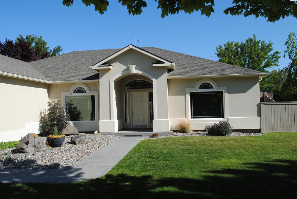 Photo of 5608 W 11th Ave, Kennewick, WA 99338 (MLS # 292595)