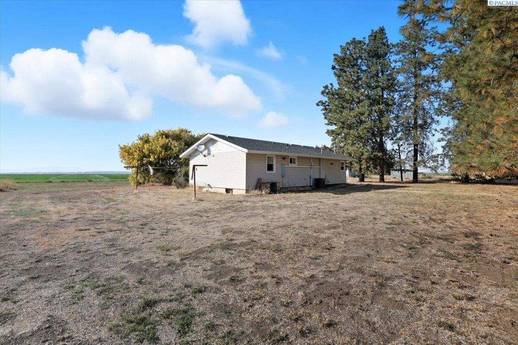 Photo of 210 Phend Lane, Pasco, WA 99301 (MLS # 288317)