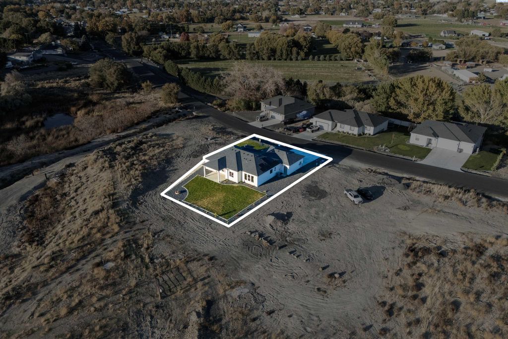 Photo of 4090 S Kingwood St, Kennewick, WA 99338 (MLS # 289487)