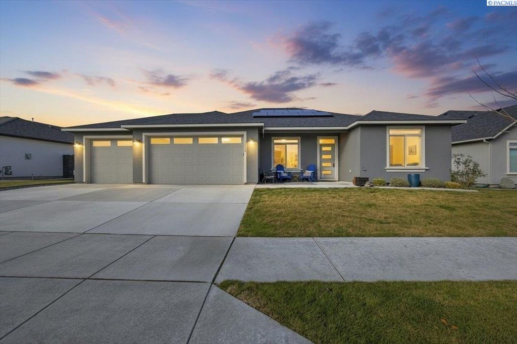Photo of 3016 S Harrison St, Kennewick, WA 99338 (MLS # 292935)