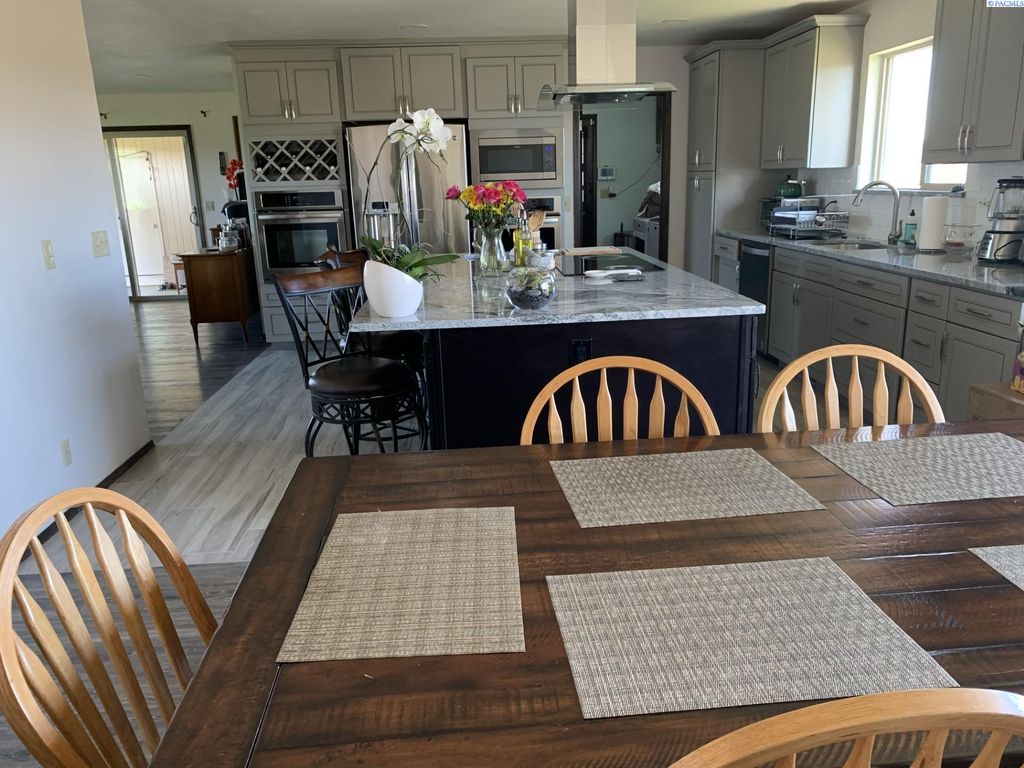 Photo of 7802 Hicks Road, Grandview, WA 98930 (MLS # 288599)