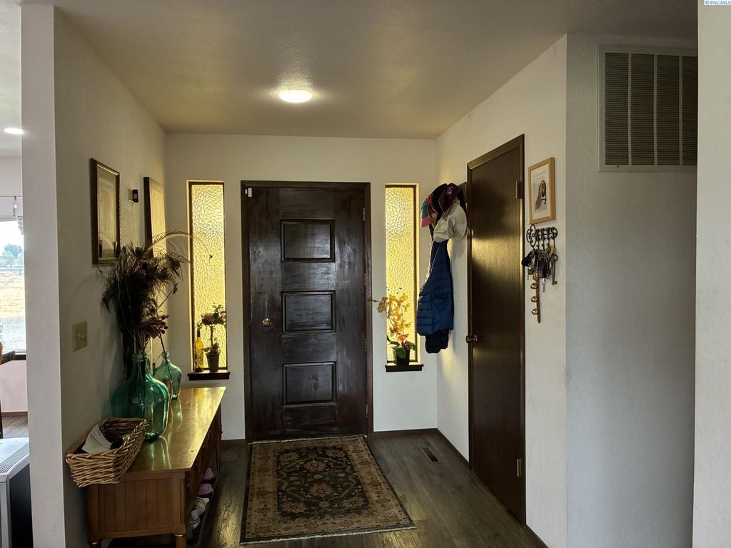 Photo of 7802 Hicks Road, Grandview, WA 98930 (MLS # 288599)