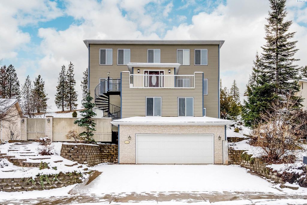 Photo of 515 NW Robert St, Pullman, WA 99163 (MLS # 290672)