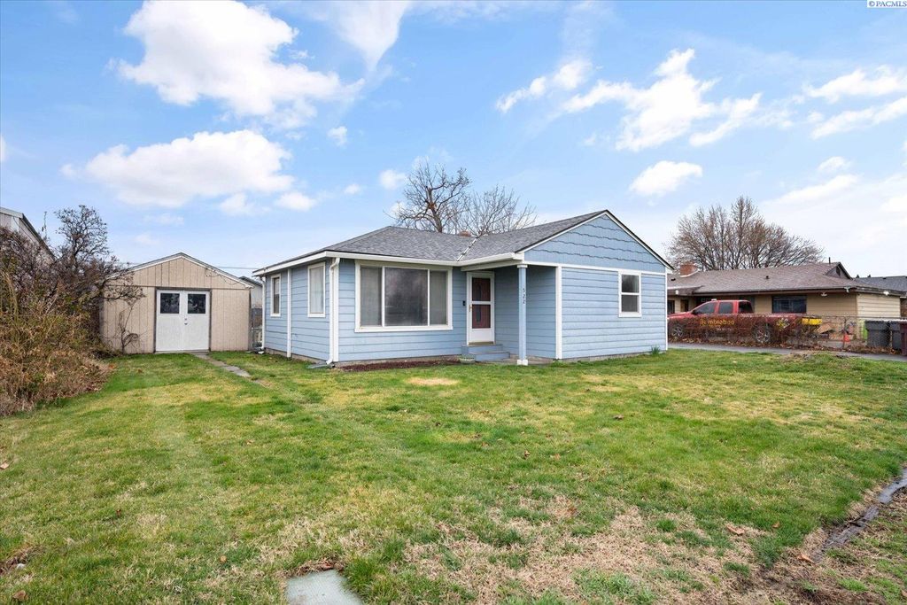 Photo of 522 N Irving St, Kennewick, WA 99336 (MLS # 291668)