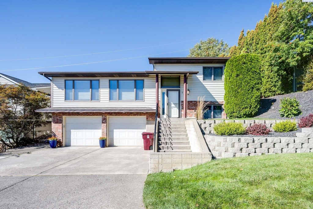 Photo of 224 NW Sunrise Dr, Pullman, WA 99163 (MLS # 287778)