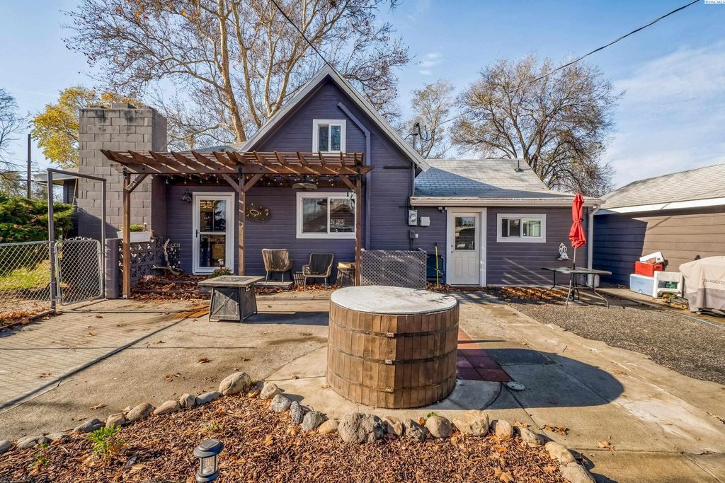 Photo of 919 E 23rd Ave, Kennewick, WA 99337 (MLS # 286690)