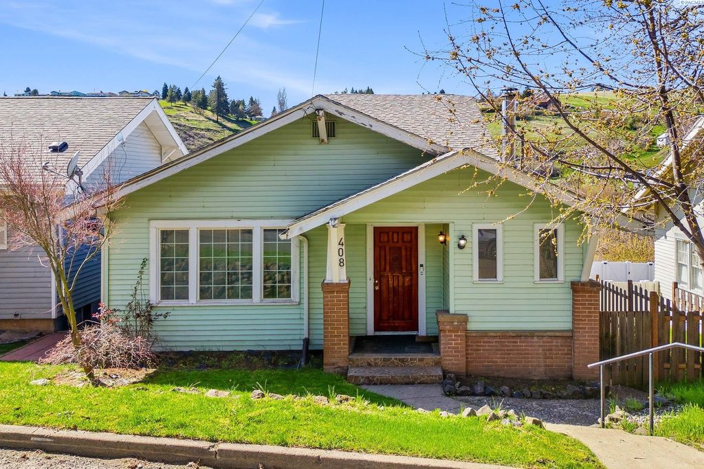 Photo of 408 S Mill St, Colfax, WA 99111 (MLS # 288877)