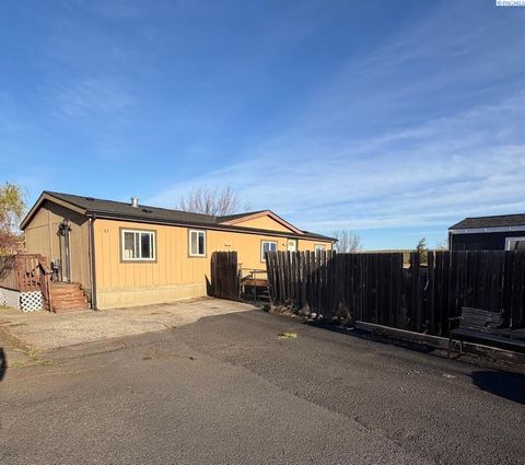 Photo of 260 NW Golden Hills Dr #57 Dr, Pullman, WA 99163 (MLS # 292151)