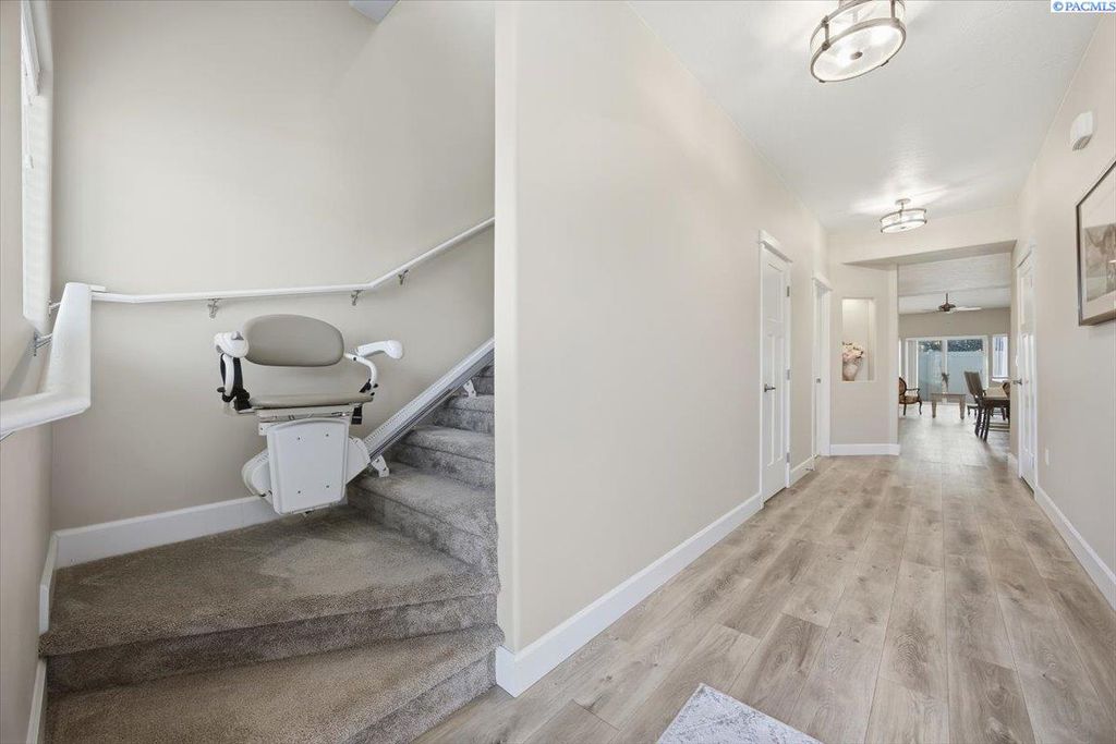 Photo of 1010 S Elma Street, Kennewick, WA 99338 (MLS # 288817)