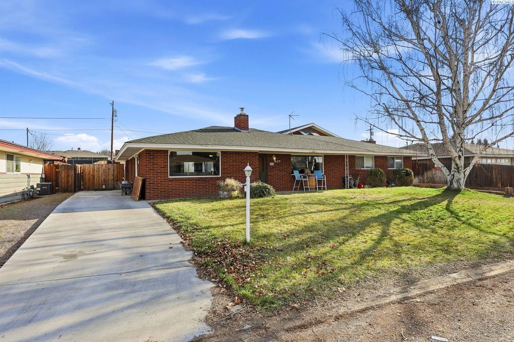 Photo of 609 N 38th St, Yakima, WA 98901 (MLS # 290134)