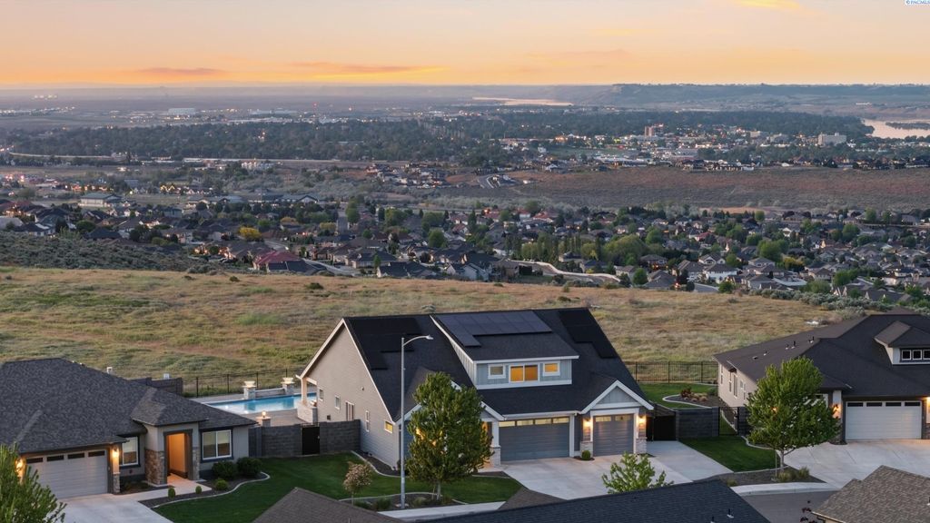Photo of 2126 Legacy Ln, Richland, WA 99352 (MLS # 292618)