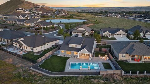 Photo of 2126 Legacy Ln, Richland, WA 99352 (MLS # 292618)