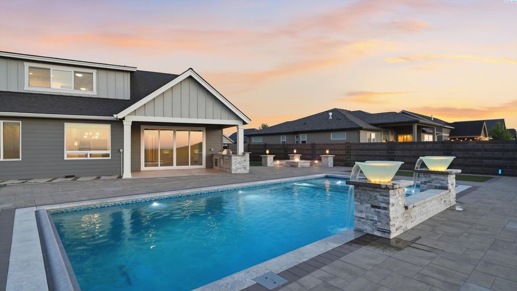 Photo of 2126 Legacy Ln, Richland, WA 99352 (MLS # 292618)