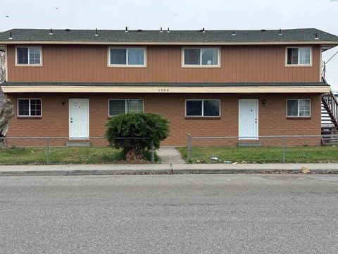 Photo of 1504 W Ruby St, Pasco, WA 99301 (MLS # 289228)