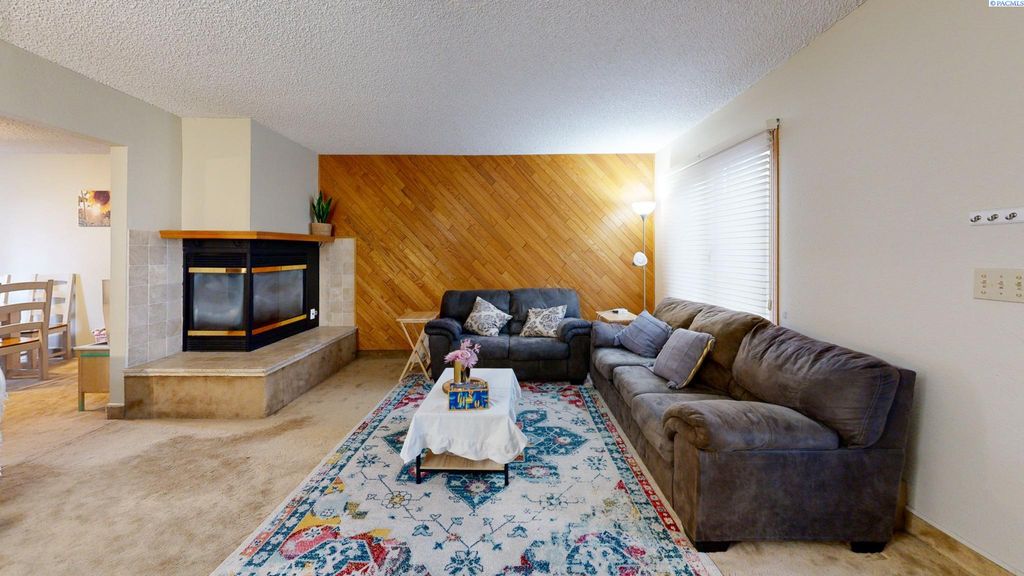 Photo of 600 SW Crestview Dr #18, Pullman, WA 99163 (MLS # 290352)