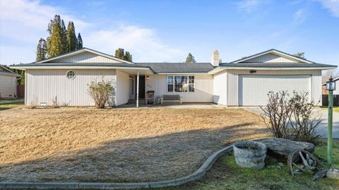 Photo of 508 S Grant St, Kennewick, WA 99336 (MLS # 289846)