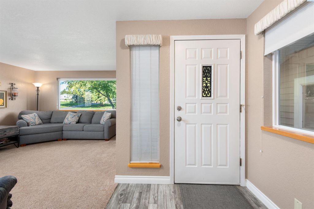 Photo of 8920 Maple Dr, Pasco, WA 99301 (MLS # 292168)