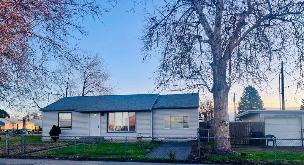 Photo of 621 N 20th Ave, Pasco, WA 99301 (MLS # 289714)
