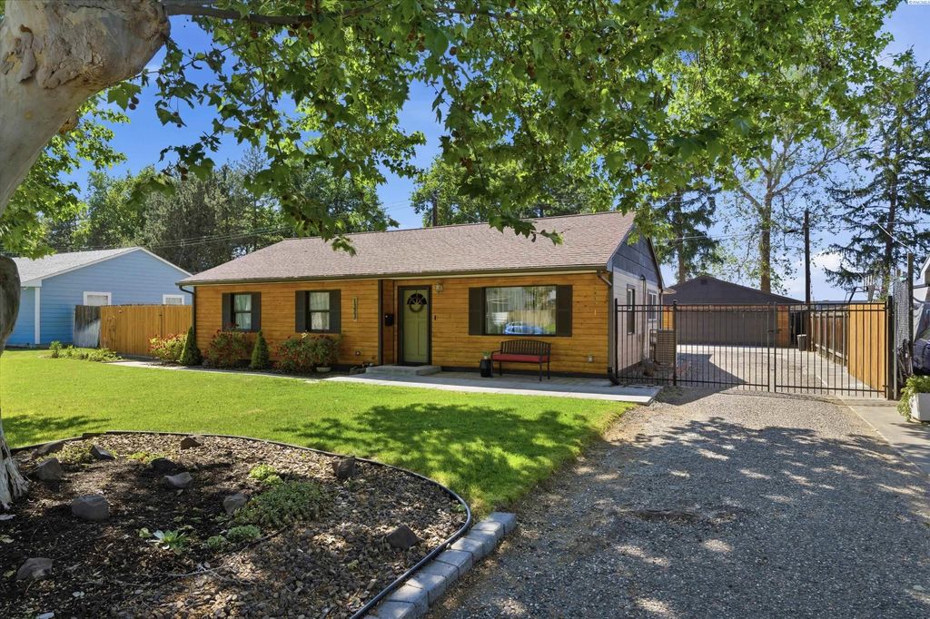 Photo of 1323 Cottonwood Dr, Richland, WA 99354 (MLS # 292830)