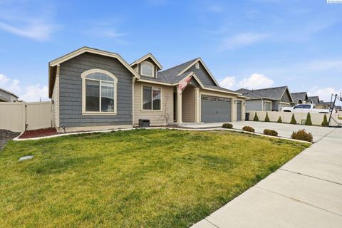 Photo of 104 Bravo Street, Moxee City, WA 98936 (MLS # 290087)