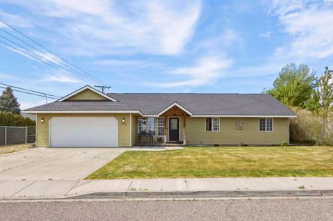 Photo of 4485 Northlake Drive, West Richland, WA 99353 (MLS # 292428)