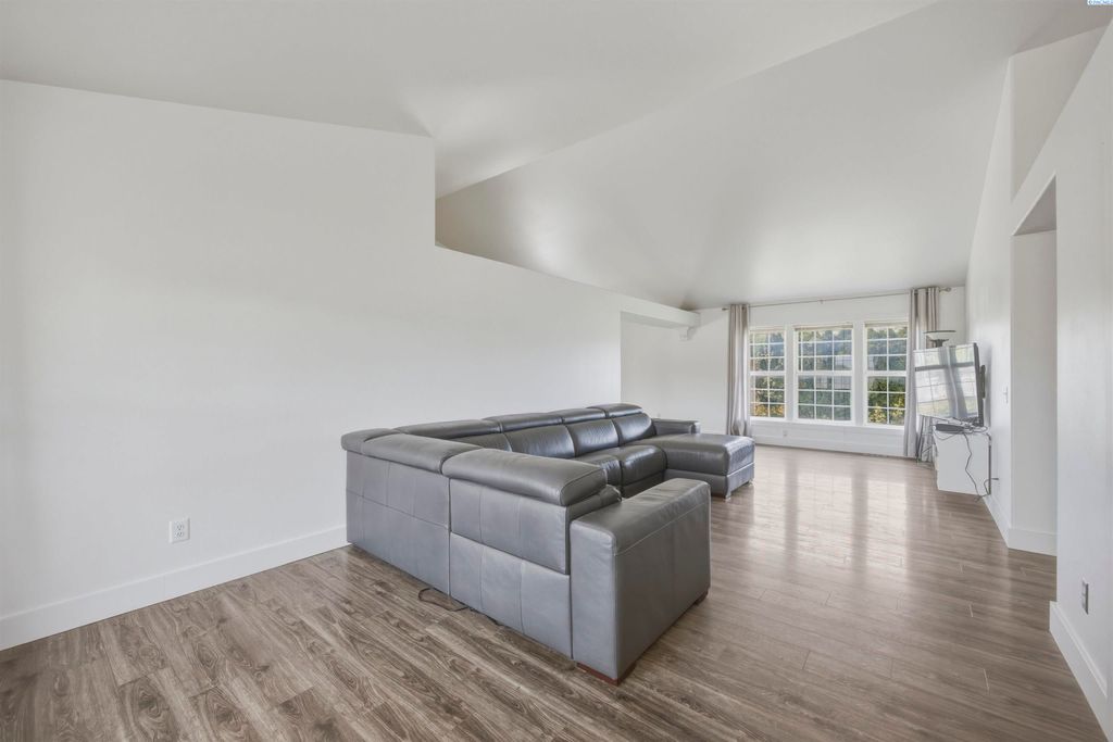 Photo of 4485 Northlake Drive, West Richland, WA 99353 (MLS # 292428)