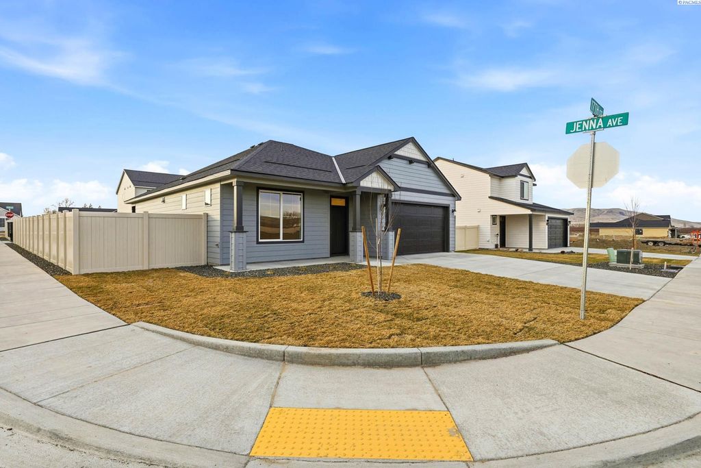 Photo of 1201 17th St, Benton City, WA 99320 (MLS # 289858)