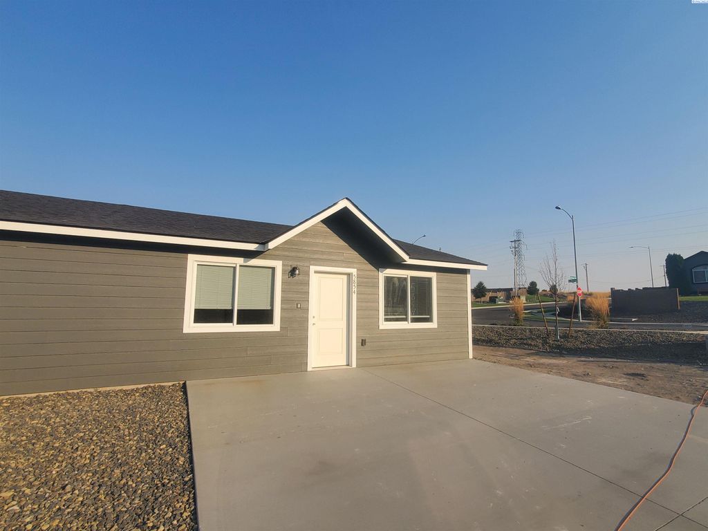 Photo of 5854 W 41st Ave, Kennewick, WA 99338 (MLS # 292691)